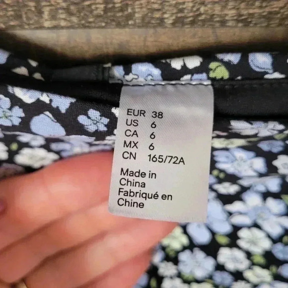 Vintage H&M A-line floral skirt, size 6, blues/white/greens - Picture 3 of 3